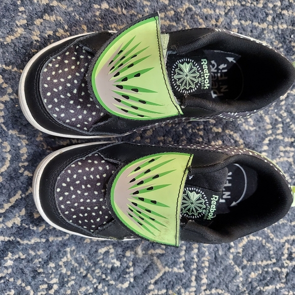 Reebok Black & Lime Sneakers Size 10C - Picture 1 of 3